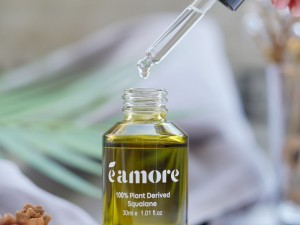 選一瓶好的植萃精華油，解決水油失衝乾涸肌